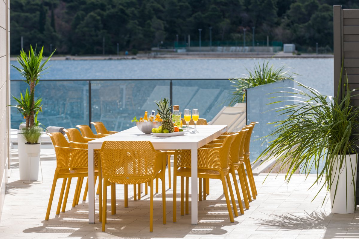 Rio Alu Outdoor Extension Dining Table - 2100 to 2800 White