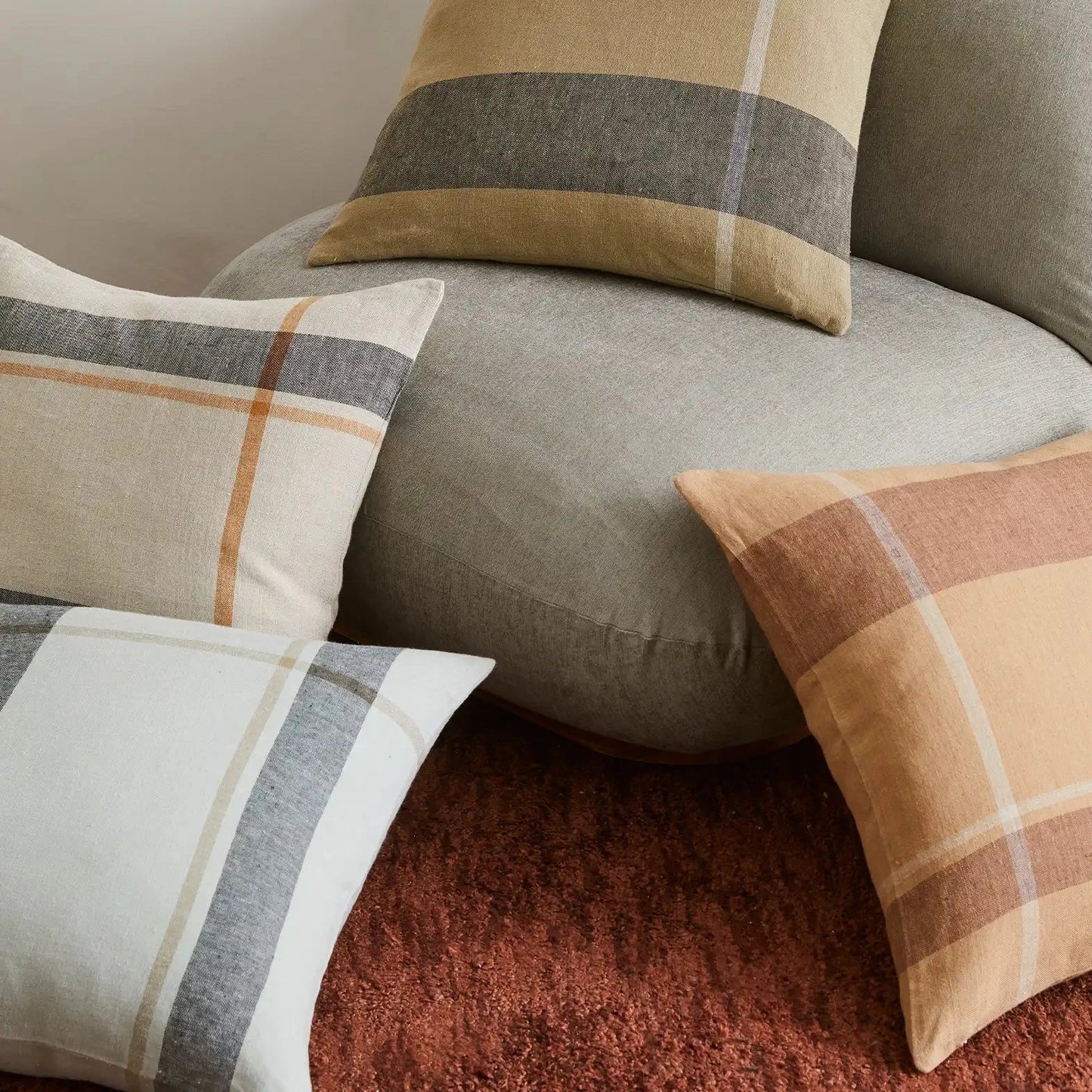 Dante Cushion - Linen