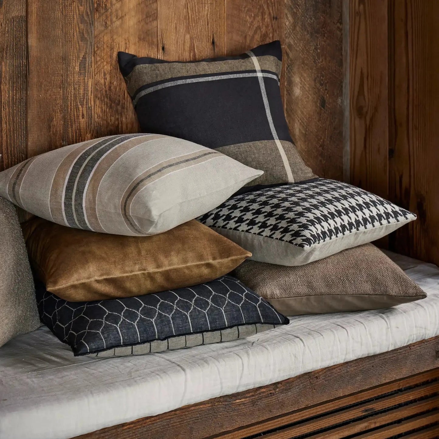 Giovanni Cushion - Midnight